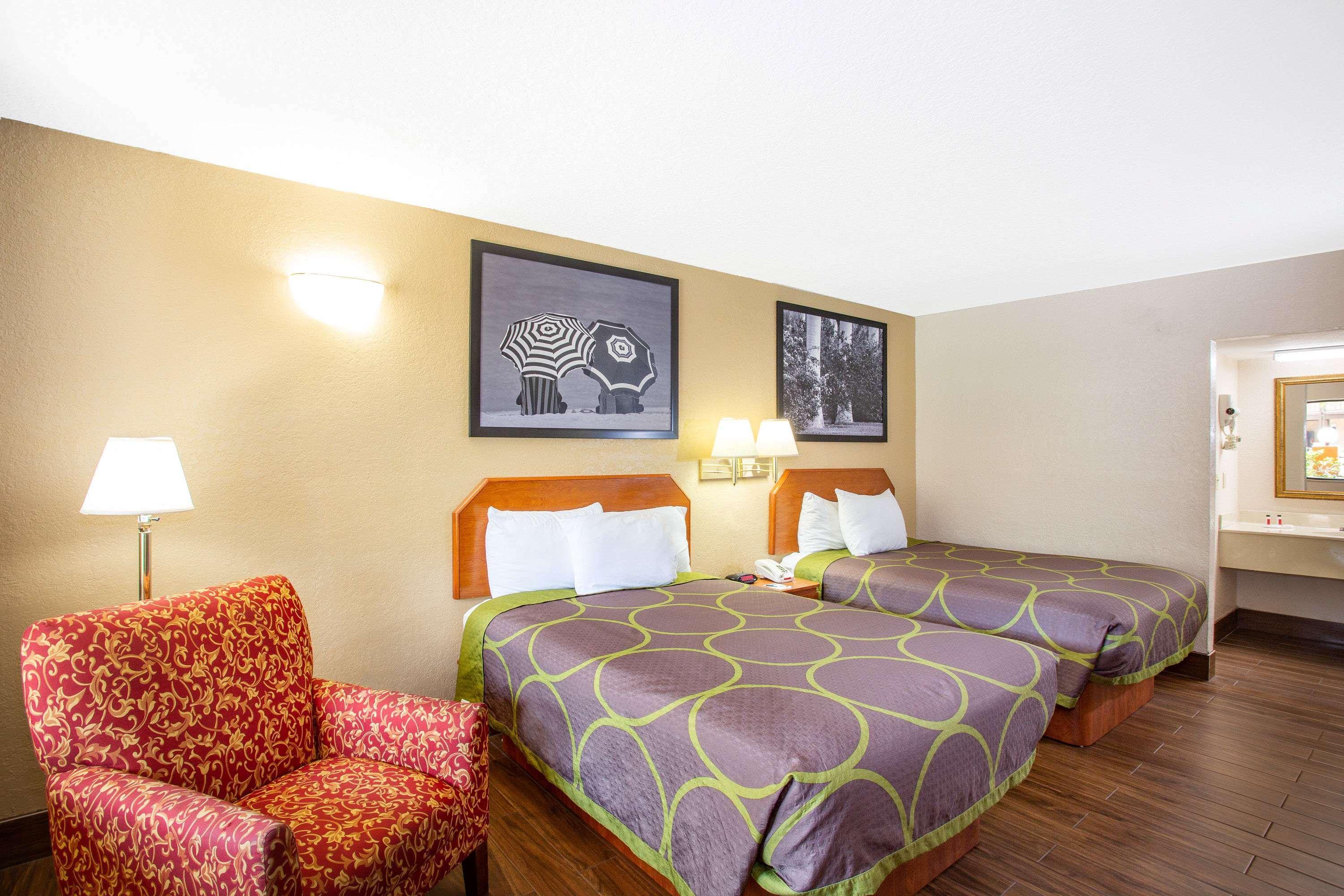 Super 8 By Wyndham North Palm Beach Exterior photo